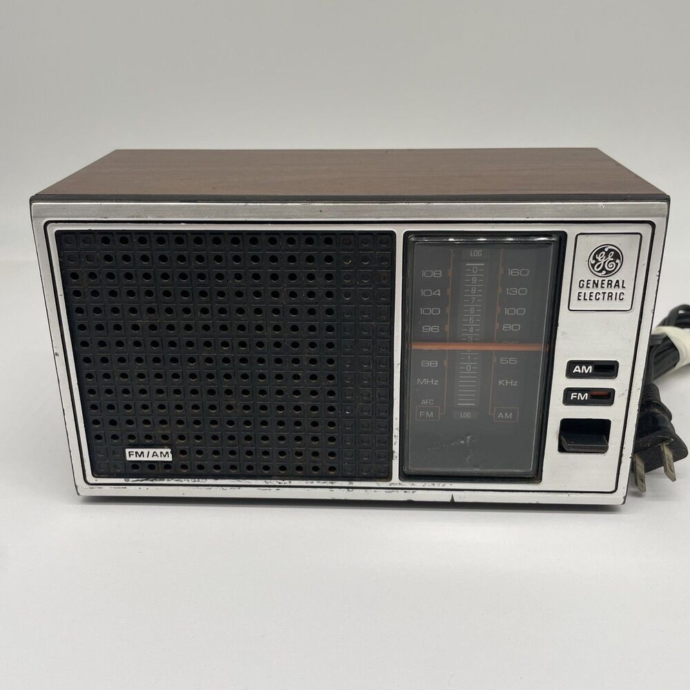 General Electric Clock Radio 7-4115C Vintage Rare Wood Grain AM/FM *NEEDS REPAIR